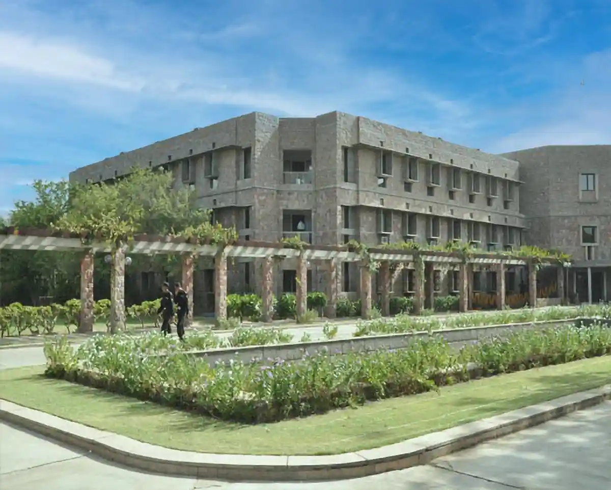 IIHMR University